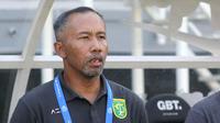 BRI Super League: Persebaya Terjerat Tren Negatif, Uston Nawawi Pasang Badan untuk Pemain